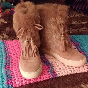 Tory Burch furry super cute boots!!!1 hour sale!!!